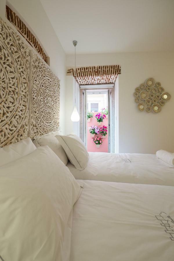 Sunshine House - Exclusive Apartment - Home By The Castle Лиссабон Экстерьер фото